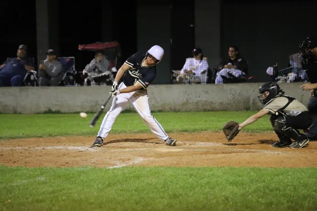 Brody Reneau swings the bat