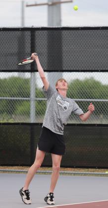 Layke Cagle serve