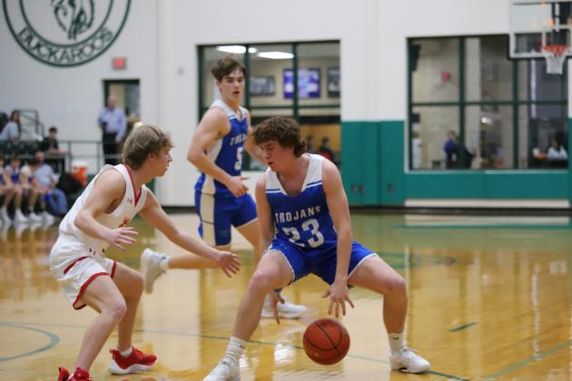 Windthorst's Belcher dribbles between his legs