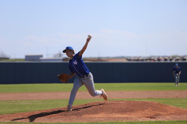 Conner Schreiber pitches