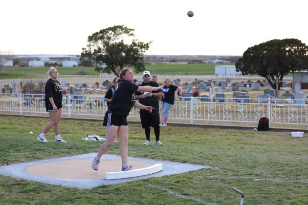 Alyssa Schroeder shotput attempt