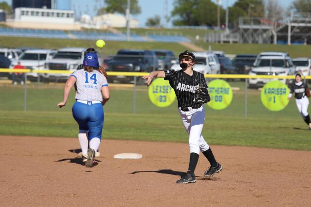 MaKaylee McCown throw from second