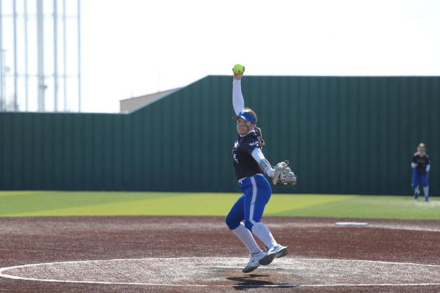 Kamdyn Neal throws a pitch