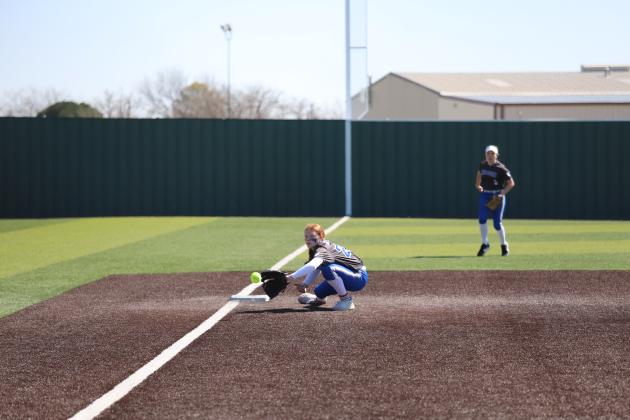 Charlee Wolf catches line-drive 