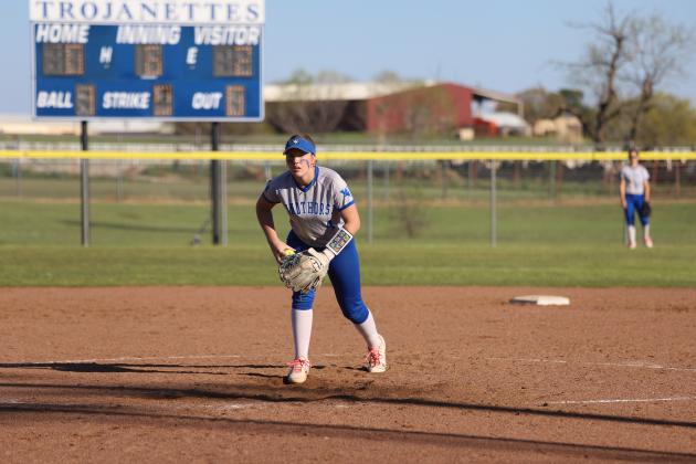 Kamdyn Neal pitches