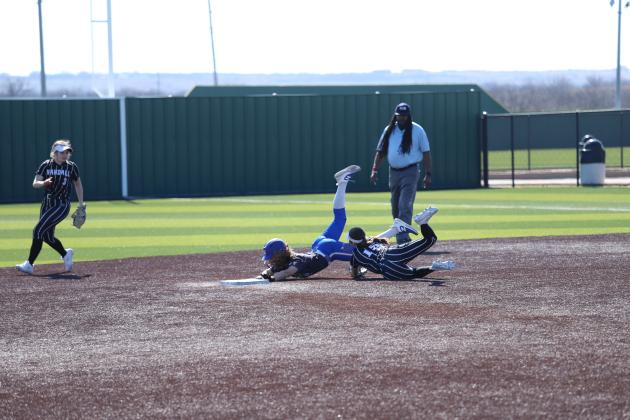 Chloe Schroeder slides into 2nd