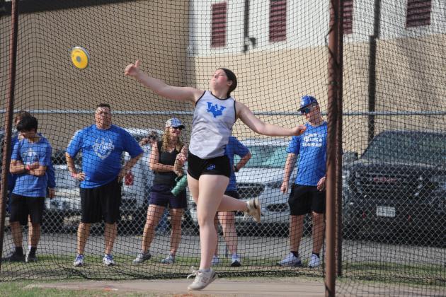 Heidi Tackett tosses the discuss