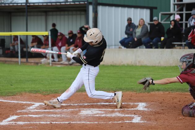 Isaac Dieguez swings