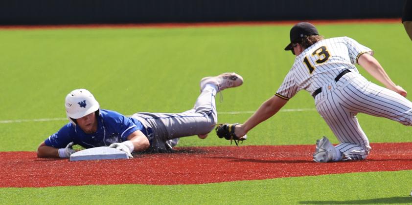 Conner Schreiber slides into 2nd