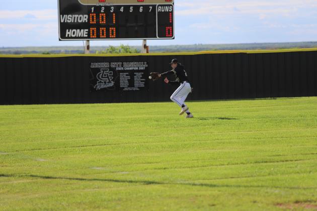 Kellar Crow fields a grounder
