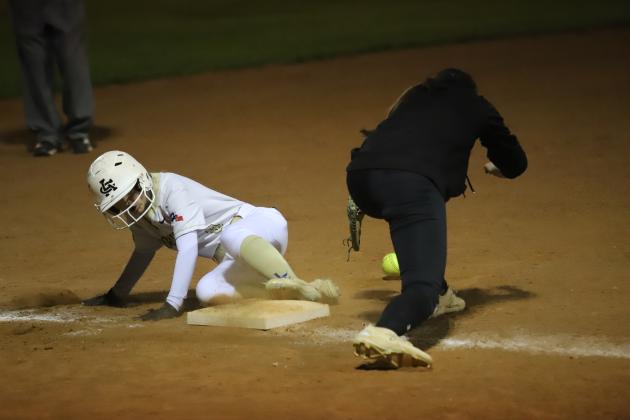 Nicole Crouse slides into 3rd