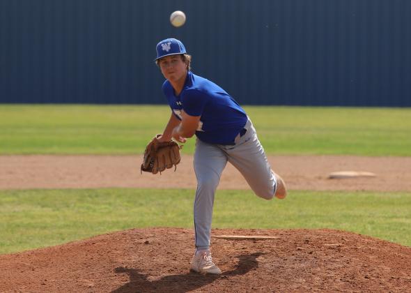 Conner Schreiber pitches
