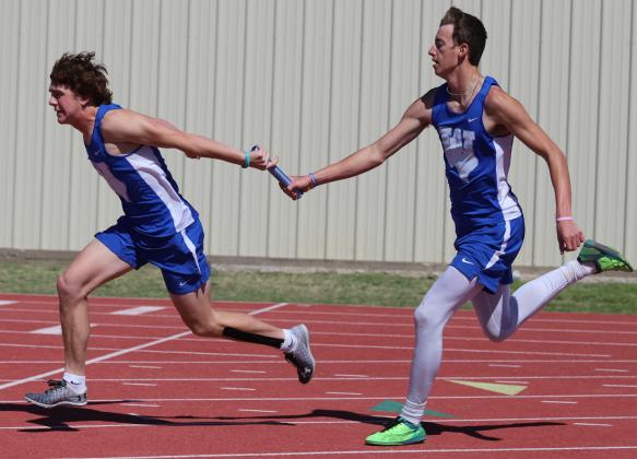 Kolby Teakell hand-off to Brock Belcher