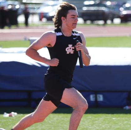 Luke Deerinwater 4x400 relay
