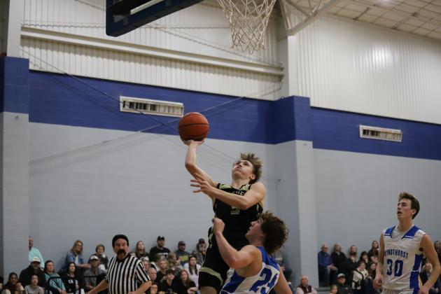 Archer City's Landon Smith puts in a layup
