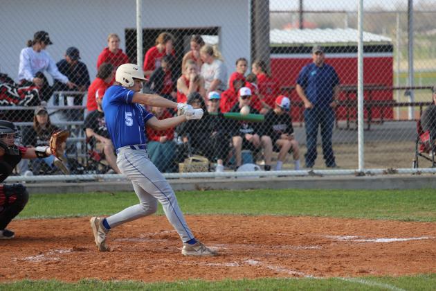 Brayden Berend swings the bat