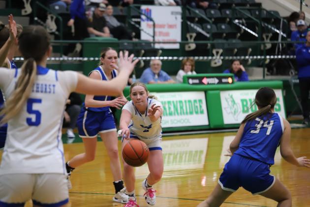 Windthorst's Megg Lindley finds an open Annikah Frank