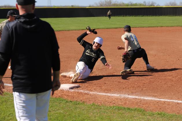Johnathan Clay slides into third