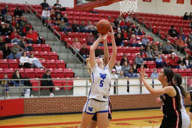 Windthorst's Annikah Frank layup