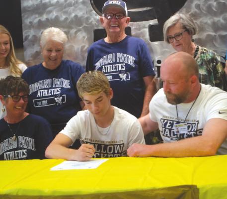Moss signs with Howard Payne