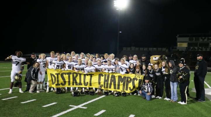 Wildcats light up Seymour for first district title since 2008