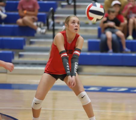 Lady Eagle Libero Hadley Vicars eyes the ball in Holliday’s matchup versus the Lady Leopards on Tuesday. Photo/Landon Davis