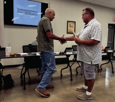 Mayor Cory Glassburn presents a plaque to outgoing District 1 Place 2 Councilman William Rutledge for his service to the city. Photo/Nathan Lawson