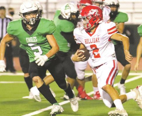 Freshman Dallas Pecot looks for running room in Holliday’s 8-6 win over Valley View on Friday, Oct. 9. Courtesy photo/Jolene Styles