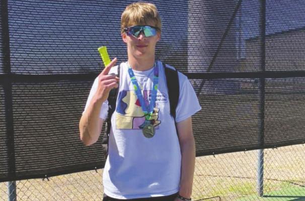 AC, Holliday sweep tennis tournament