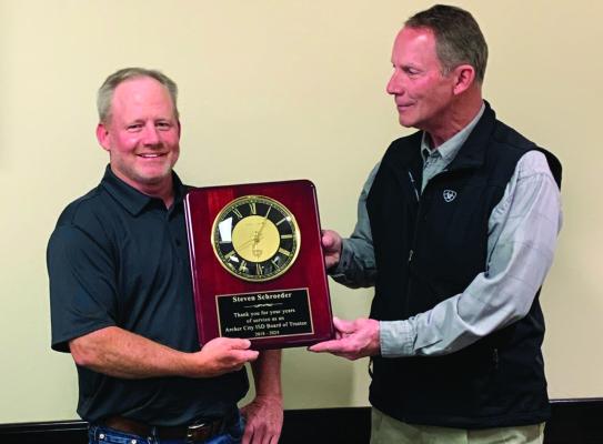 ACISD Superintendent Emeritus CD Knobloch (right) presents a plaque to outgoing board member Steven Schroeder (left.) Photo/Nathan Lawson