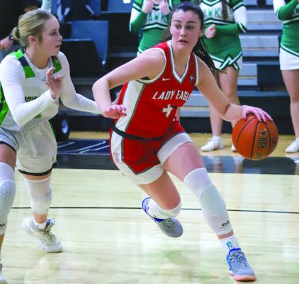 Holliday’s Kenna Wood blows past an Iowa Park defender in the Lady Eagles’ 40-28 win over the Lady Hawks on Tues., Jan. 2. Photo/Will Edwards