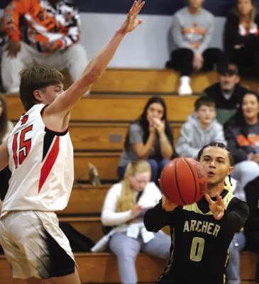 Cats split games in tourney