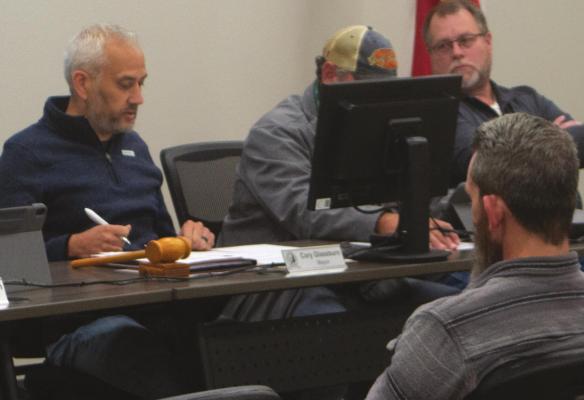 Lakeside City Mayor Cory Glassburn (left) and the city council discuss a peddler ordinance during its council meeting on Tuesday, March 22. Photo/Nathan Lawson