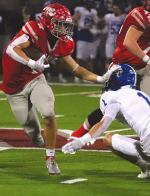 Holliday’s Austin Jones gets loose for a 55-yd run in the fourth quarter of the Eagles’ 35-14 loss. Photo /Will Edwards