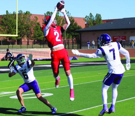 Senior wide receiver Ashtyn Berry makes a leaping grab over a pair of Tolar defenders in the Eagles’ 46-20 Regional Semifinals win. Photo/Landon Davis