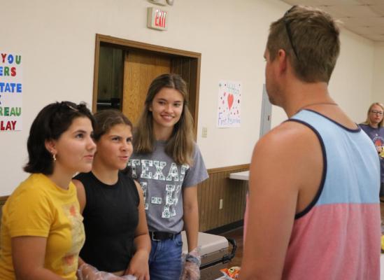 4-H hosts First Responders Cookout
