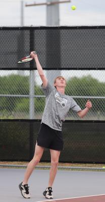 Layke Cagle serve