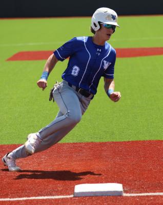 Kasen Wiles rounding 3rd