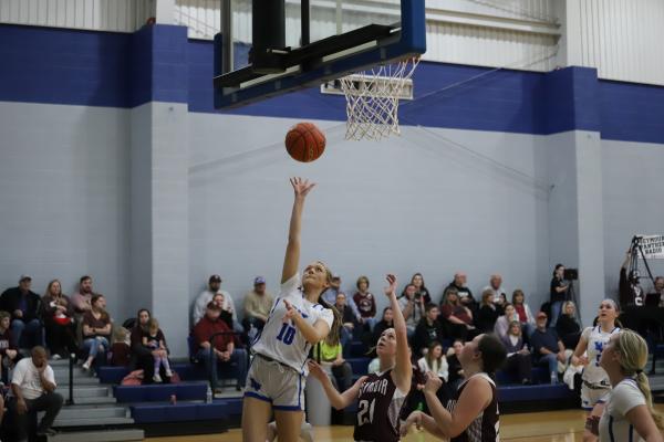 Windthorst's Isabel Bussey goes for a layup