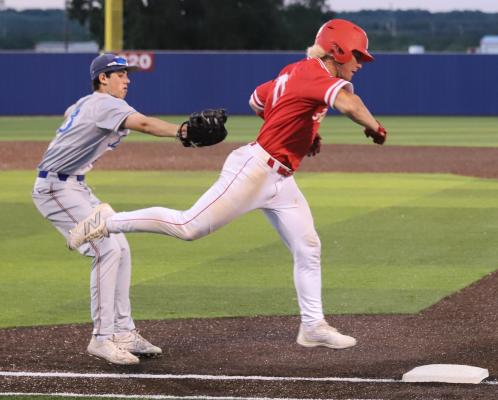 Skinner Steele avoids tag at 1st