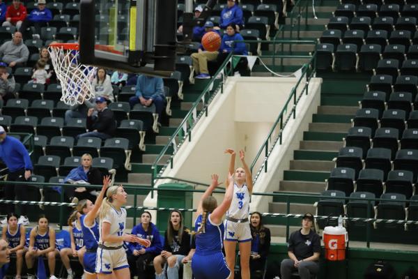 Windthorst's Cameron Belcher takes a corner three