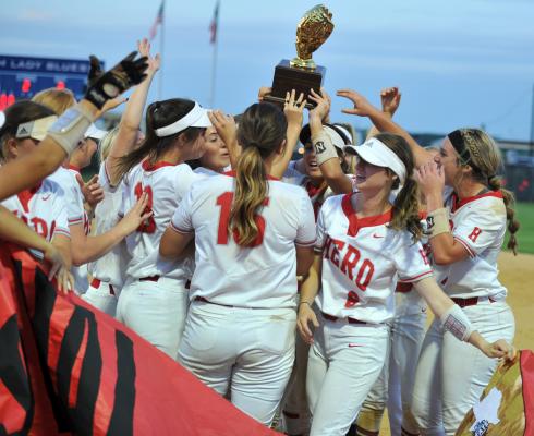Holliday hoists the Region I-3A Championship trophy following a pair of wins over Jacksboro on Saturday, May 29, in Graham (Courtesy Jonathan Hull)