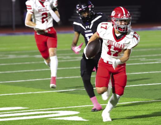 Eagle receiver Jaedin Kim sprints up the field after catching a pass against the City View Mustangs on Friday, Oct. 25. Kim finished the night with seven receptions for 172 yards and two receiving touchdowns. Photo/Landon Davis