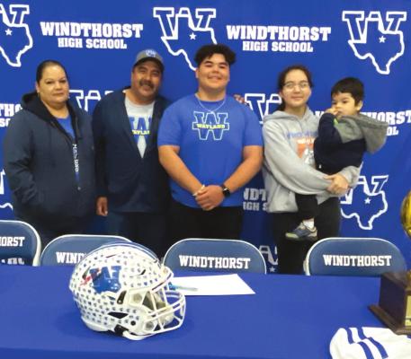 Olivo Llamas signs with WBU
