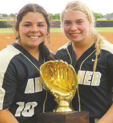 Liles powers Lady Cats to area round