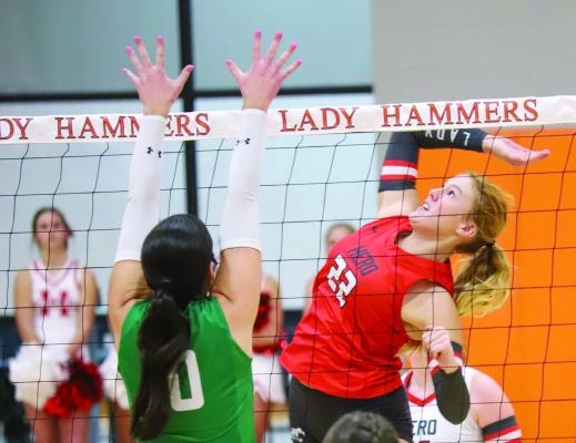 Peters helps Lady Eagles get by Wall