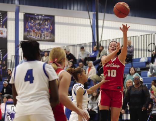 Holliday’s Caitlyn Leggett looks for senior Jordan Peters down low on Tuesday, Jan. 20 in City View. Photo/Landon