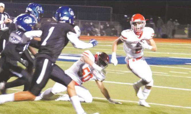 Junior Austin Jones takes a toss around the left-side in the second quarter of Holliday’s 31-13 win on the road over City View on Friday, Oct. 30. Photo/Will Edwards