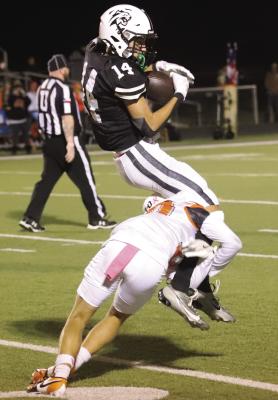 Wildcat wideout Reed Truette makes a tough grab in the air versus Petrolia on Friday, Oct. 31. Photo/Nathan Lawson