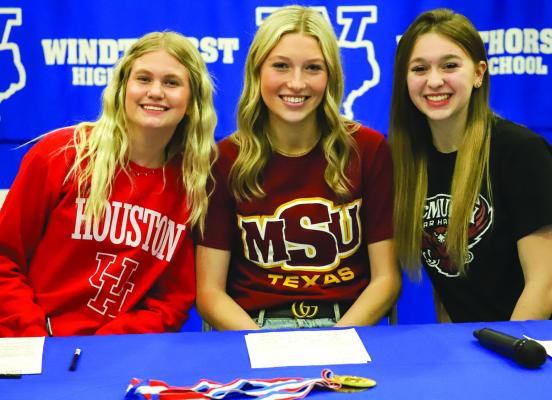 Three Trojanettes sign NLIs with colleges